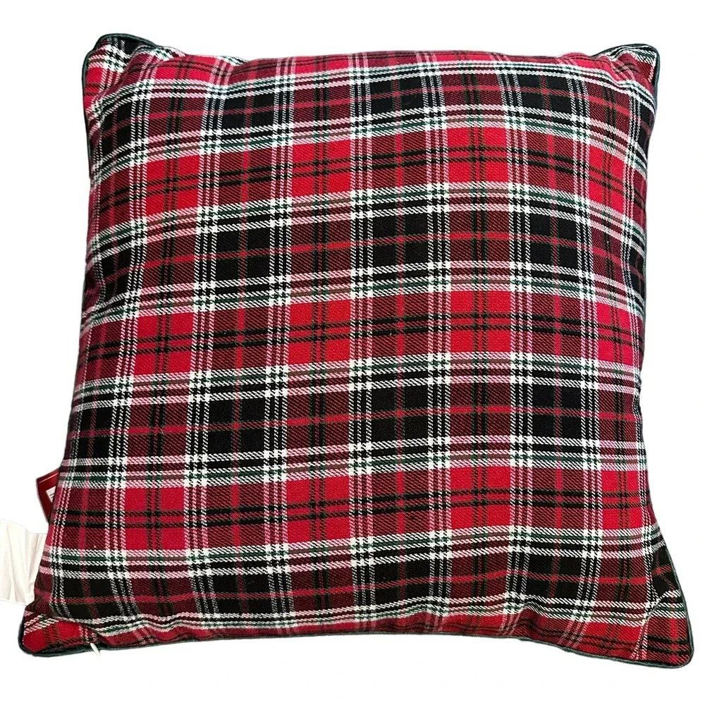Red Shed Decorative Holiday Christmas Pillow Old Steeple Church Size 18x18‎
